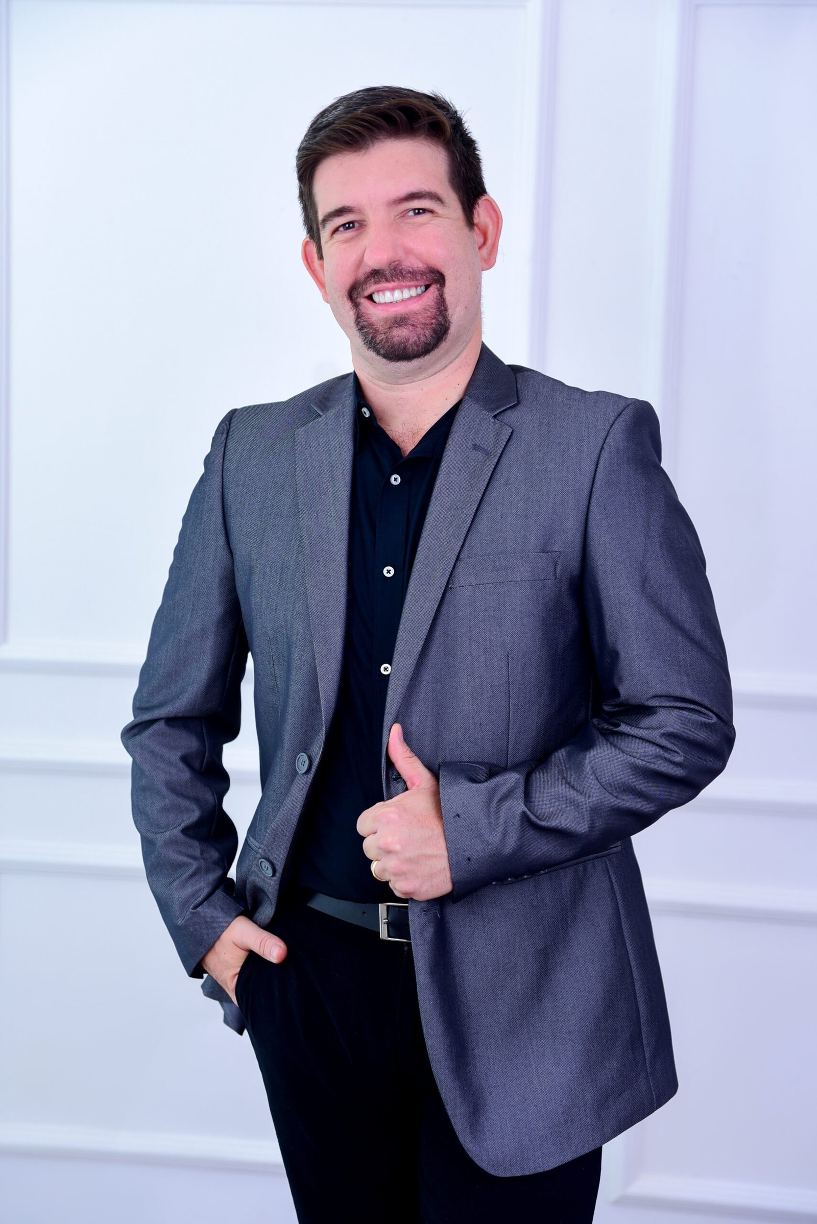 Dr. Ricardo Venescau